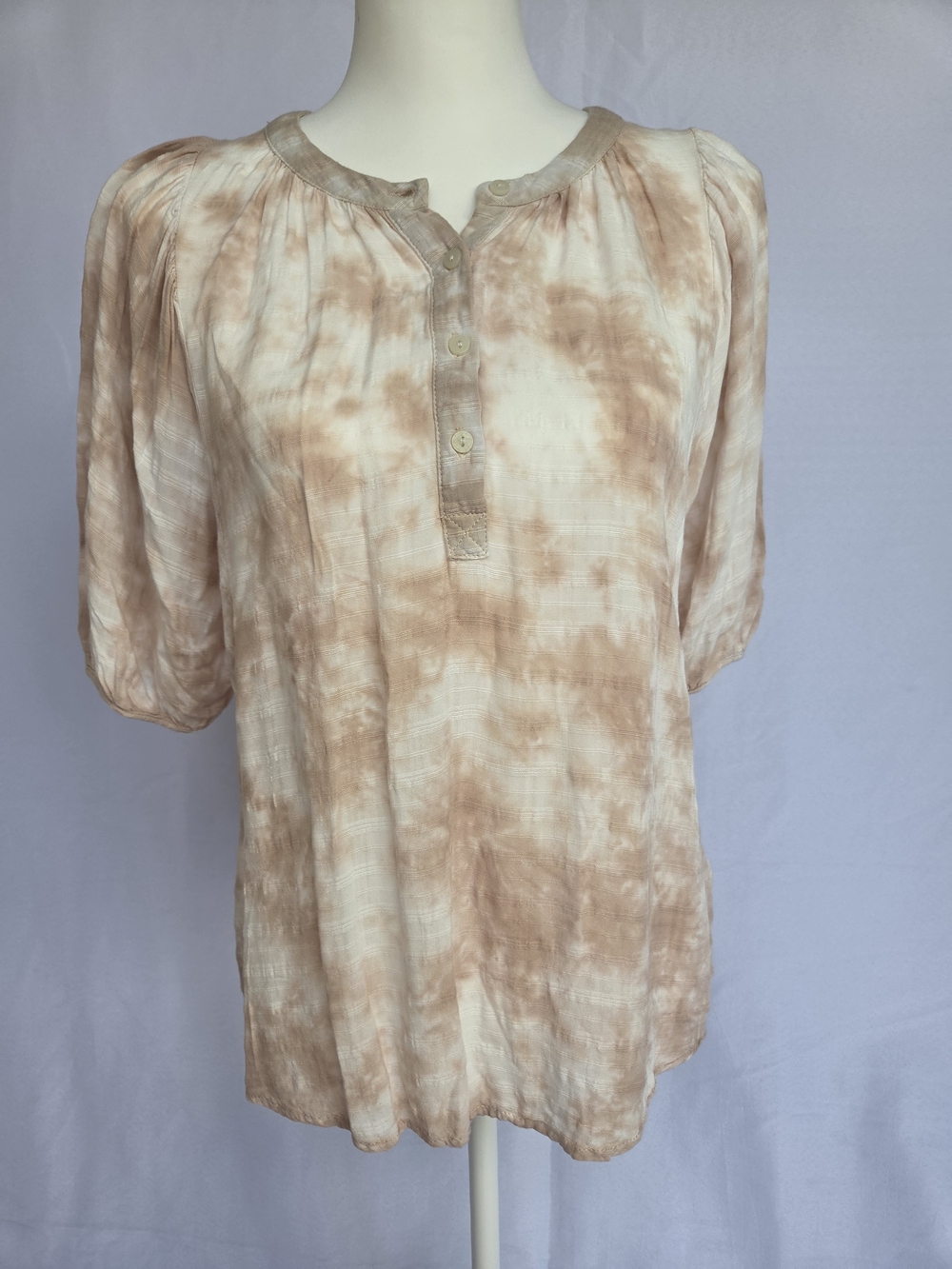 Universal Thread Cream and Taupe Tie-Dye Puff Sleeve Henley Blouse